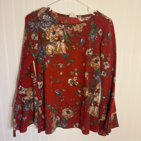 1.4.3. Story by Line Up Tops - Women’s 143 Story by Line Up Floral Long Sleeve with Tiered Bell Sleeves